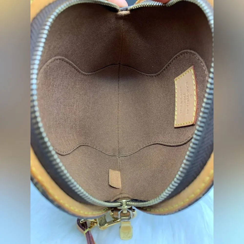 Extremely Rare! Louis Vuitton Monogram Mini Ellipse